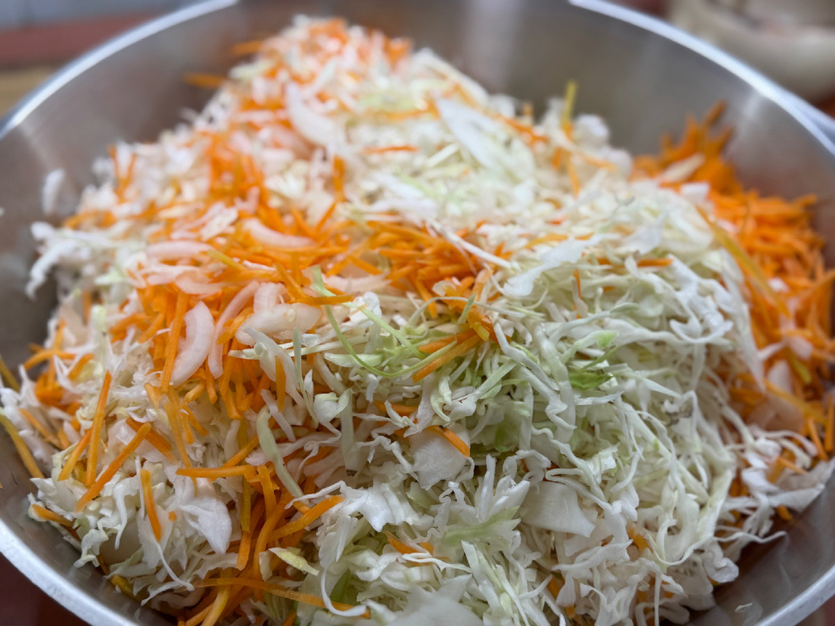 Нашинкованные овощи для салата