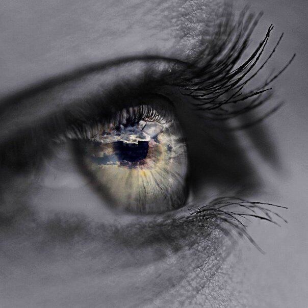 На тонких уровнях взгляд человеческих глаз способен восприниматься окружающими не только как физическая, но и как духовная составляющая. По нему можно судить о внутреннем мире человека. Совсем неслучайно глаза называют “зеркалом души”.