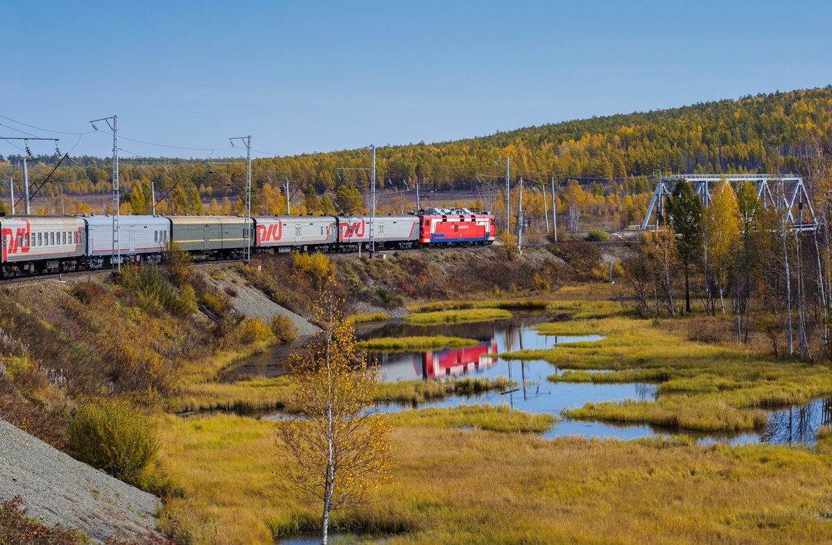 Не электричка, но просто красивое фото поезда от Алексея Задонского