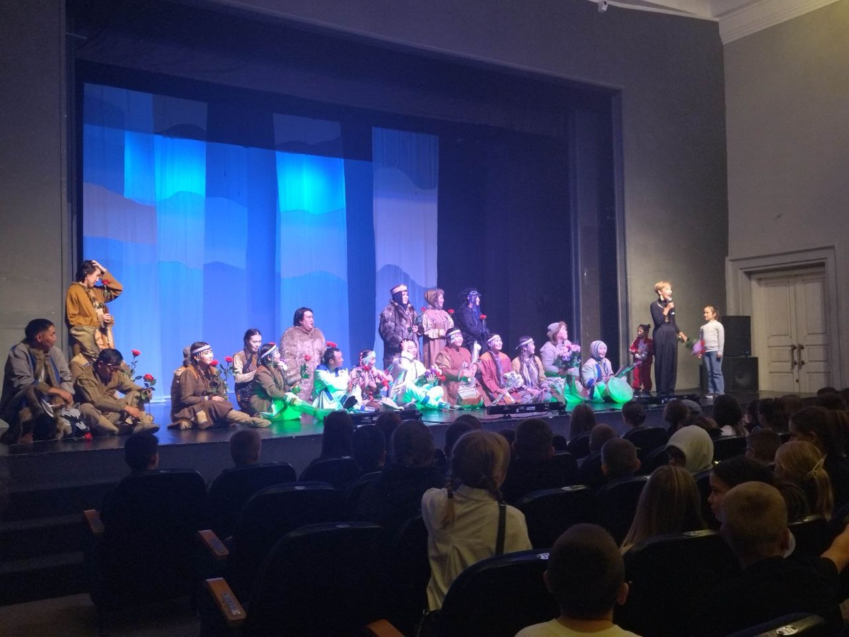 После спектакля режиссёр отвечает на вопросы зрителей.