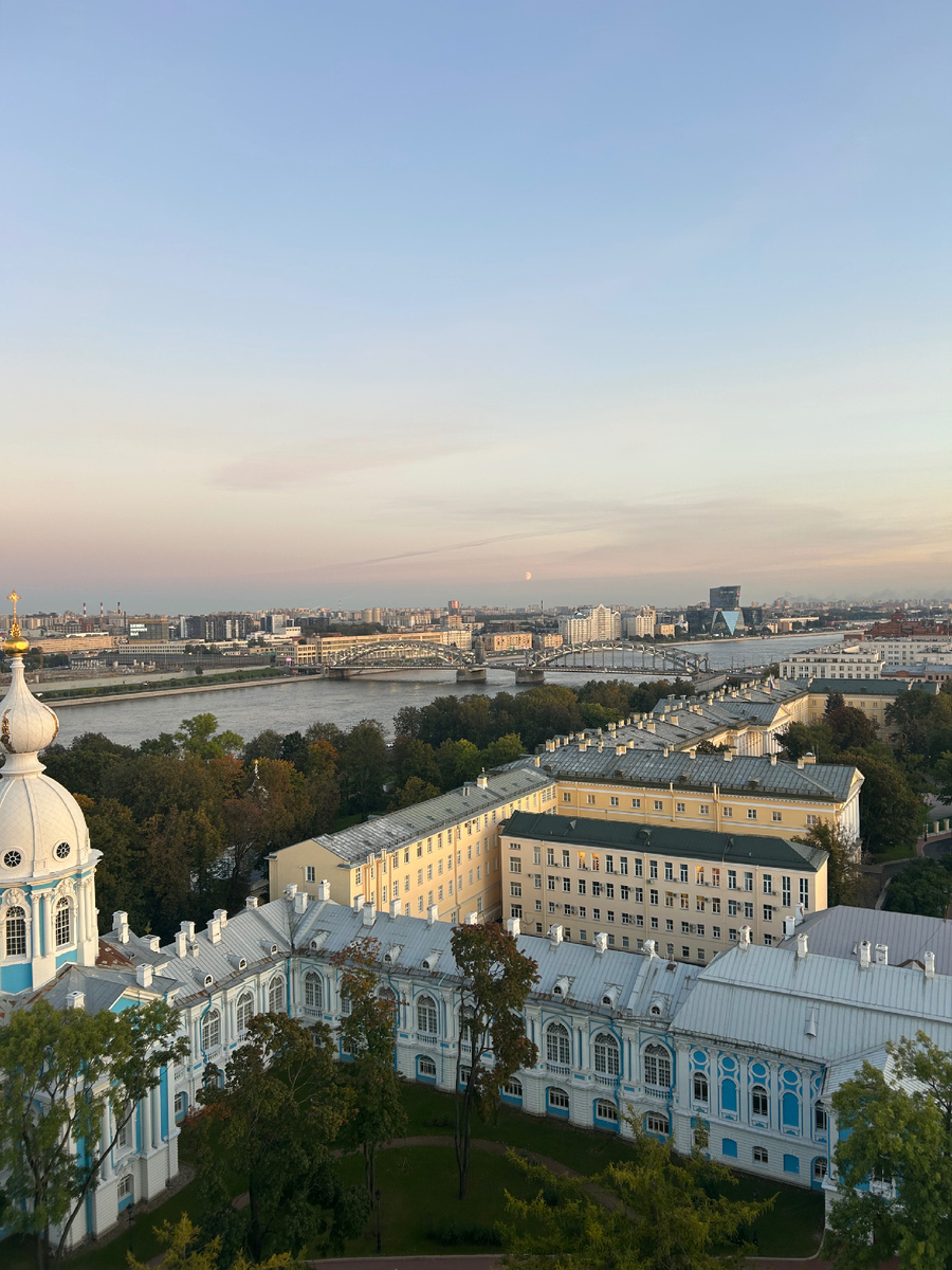 Высота смотровой площадки 50м, придется поработать ножками, лестница достаточно крутая, но панорама действительно заслуживает.