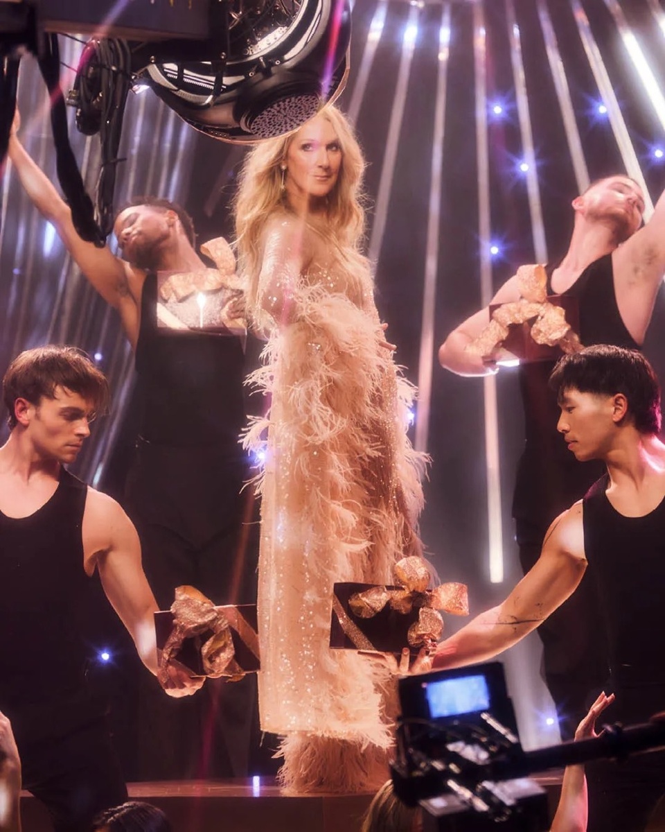    Селин Дион стала лицом праздничной рекламной кампании Charlotte Tilbury (фото 2)