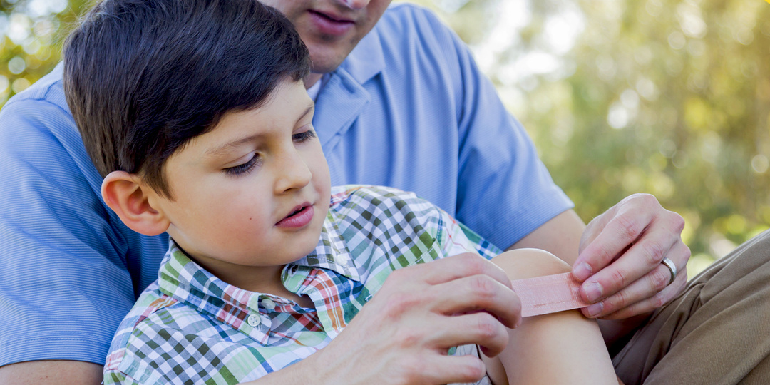 Шрам у ребенка может заставить страдать родителей. Как справляться с тревогой?