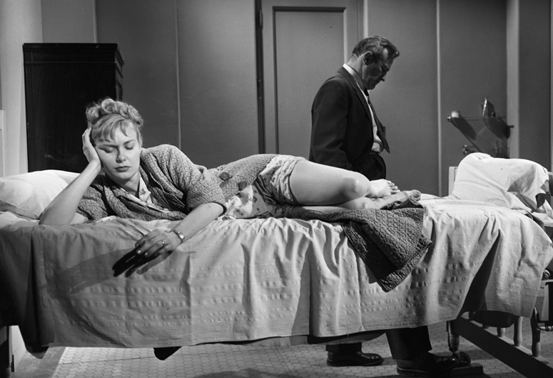 Драма Наннэлли Джонсона «Три лица Евы» (1957) – адаптация документальной книги, основанной на реальном случае раздвоения личности. В лечении применялись методы, разработанные Юнгом и его преемниками.