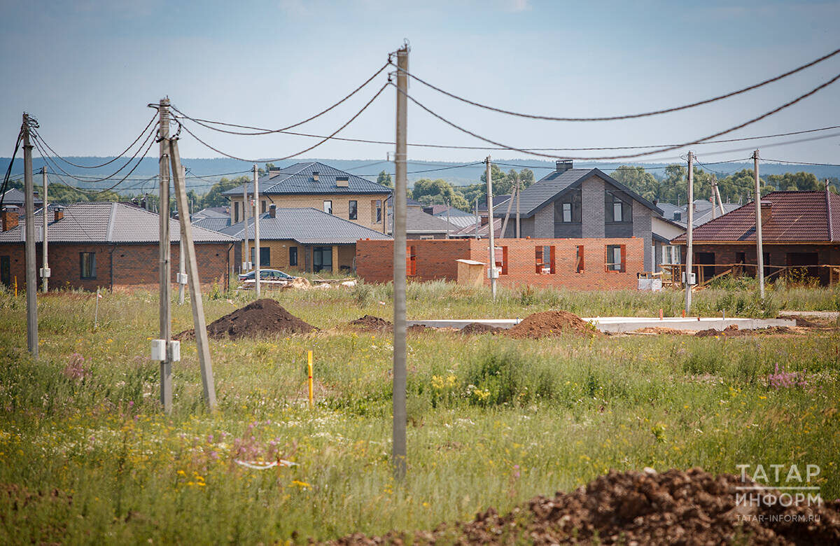 Многодетные семьи в Казани и Набережных Челнах смогут сами выбирать, воспользоваться ли им правом на безвозмездное получение земельного участка или получить поддержку деньгамиФото: © Владимир Васильев / «Татар-информ»
