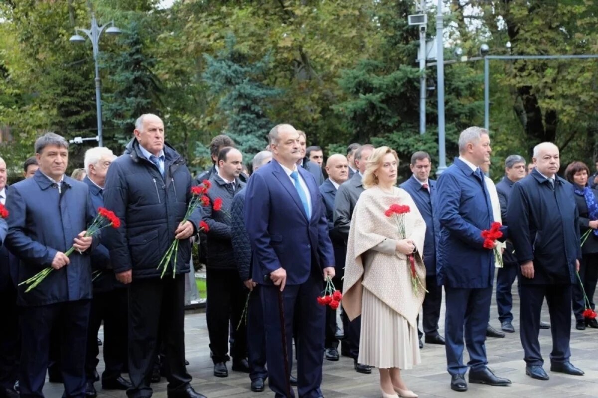    В Дагестане участники международного горного форума почтили героев войны