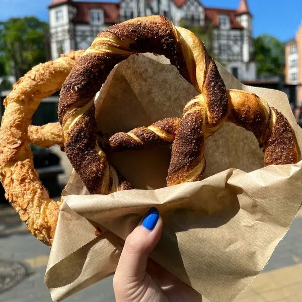 У кого есть еще фото кренделей, кидайте в комментарии.