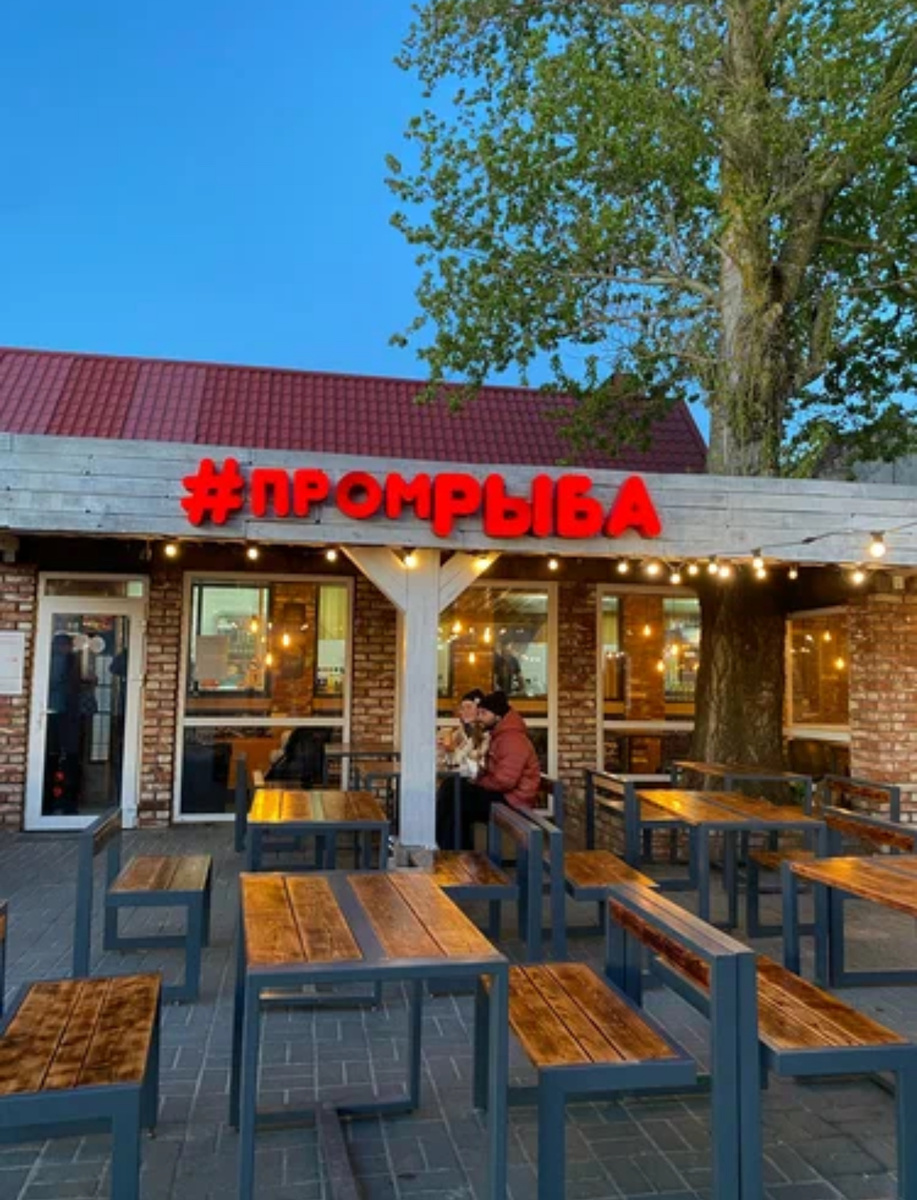 Покажите мне человека, кому не понравилась шаурма из этого заведения? Как по мне - она божественная. Да, я про шаурму. Такое бывает.