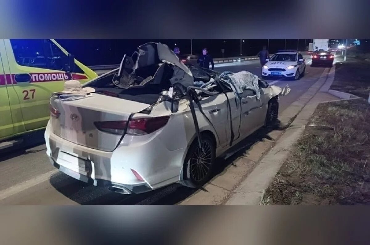    В Высокогорском районе Татарстана 39-летняя женщина на Hyundai врезалась в стоявший на обочине грузовик.