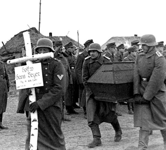 Немцы хоронили его как героя: Советский солдат, в одиночку истребивший танковую армаду Вермахта