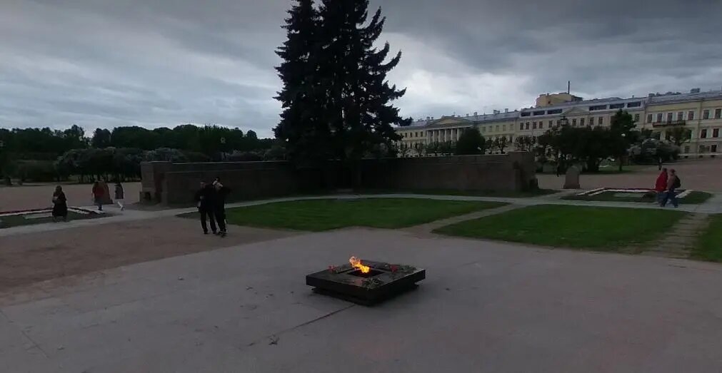    Вечный огонь на Марсовом поле. Фото: скриншот сервиса «Яндекс Панорамы»