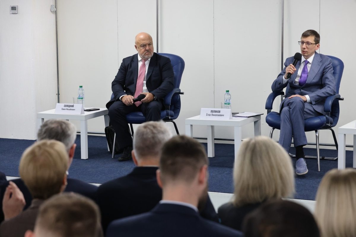    Более 60 нижегородских предпринимателей приняло участие во встрече заместителя губернатора Егора Полякова с бизнес-сообществом