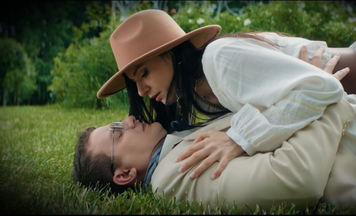 Веник (Филипп Бледный) и Даша (Анастасия Сиваева)