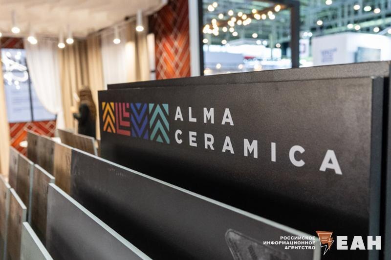    Фото в материале ЕАН / Юрий Капустин. Стенд Завода керамических изделий