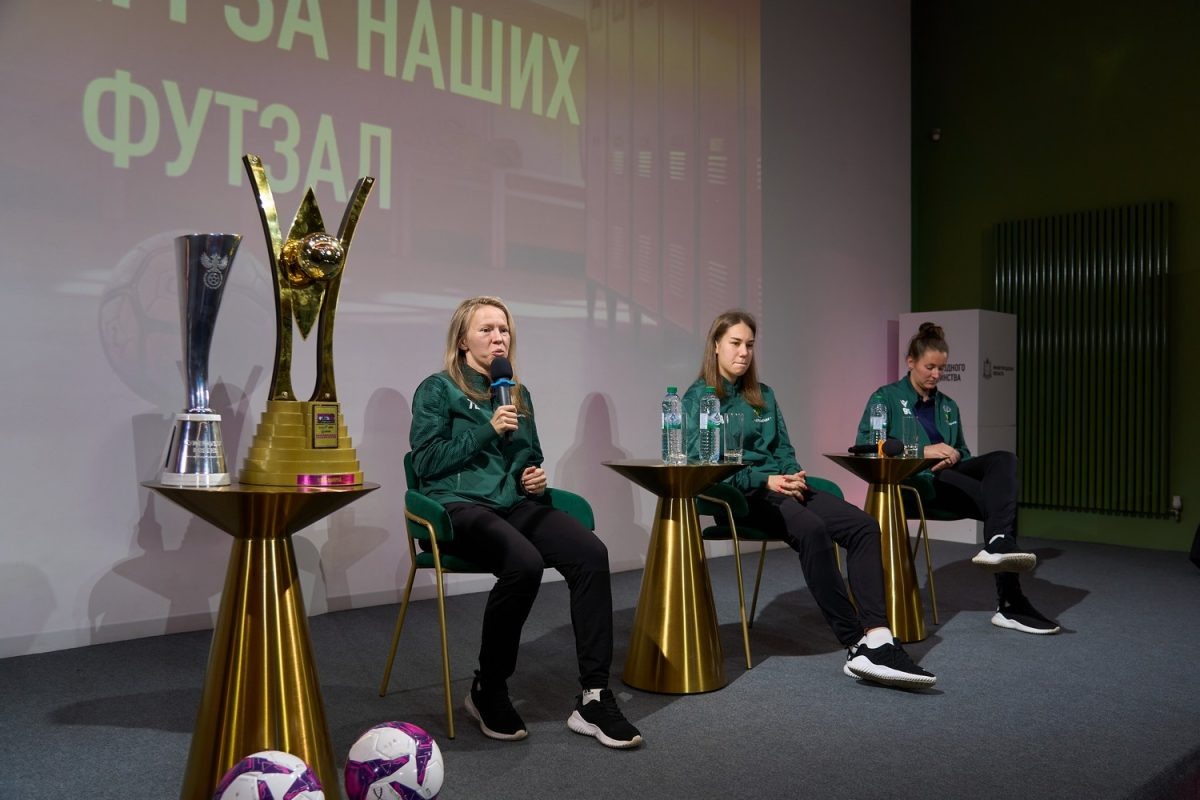    В Доме народного единства прошла встреча нижегородских школьников с чемпионками из команды «Норманочка»