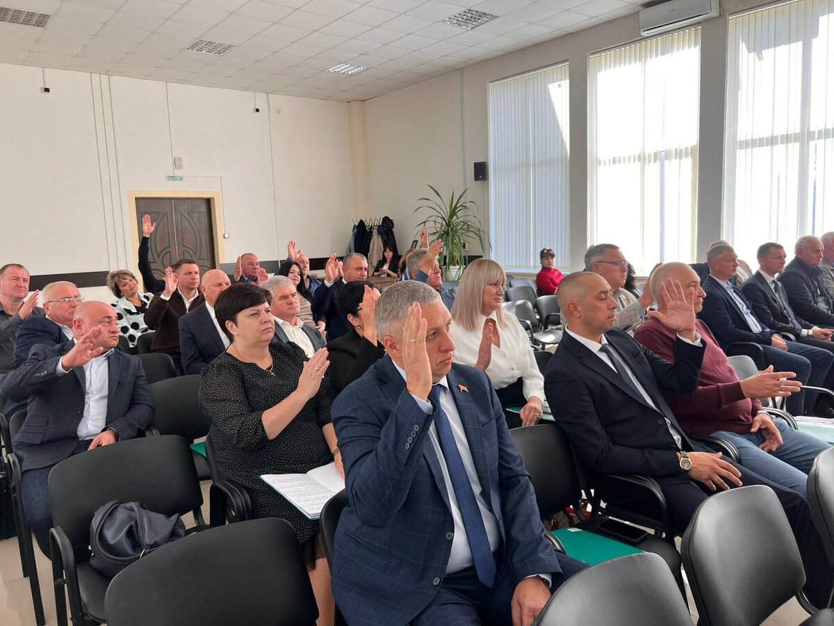    Сегодня состоялось первое заседание Совета МО Новопокровский район восьмого созыва