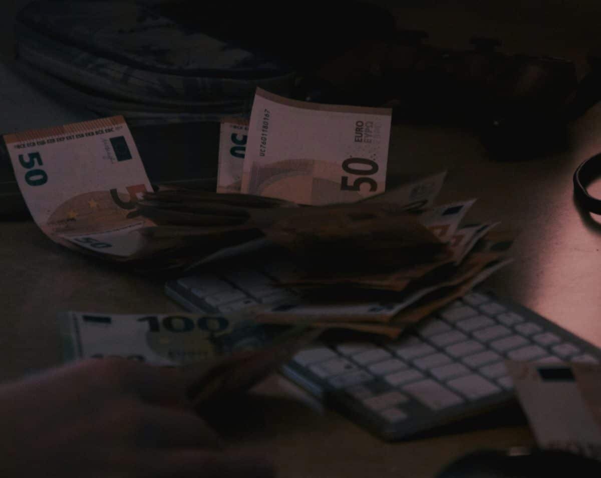    Ученые назвали пять признаков, что вас обманывают / © Milan van Kessel, unsplash.com