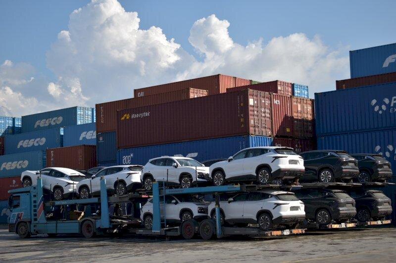    Уральское таможенное управление / Новые машины на автовозе