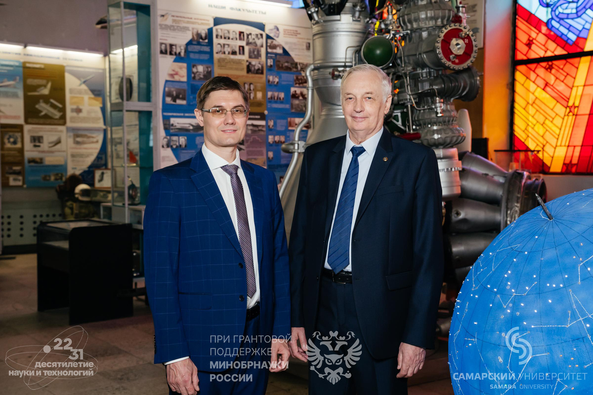 На фото Евгений Шахматов, научный руководитель Самарского университета им. Королёва, академик РАН и Георгий Макарьянц, заведующий кафедрой эксплуатации авиационной техники