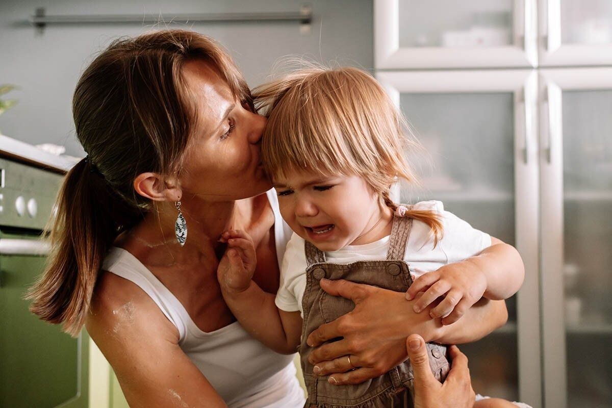 Дети часто плачут перед садиком, так как боятся неизвестности. Источник: Alena A / Shutterstock / FOTODOM📷
