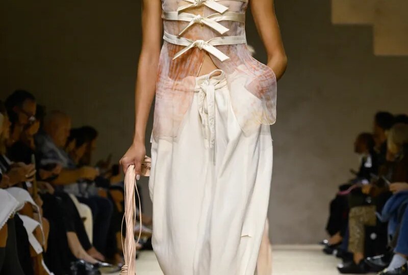 Giorgio Armani Весна 2026: лучшие образы с показа