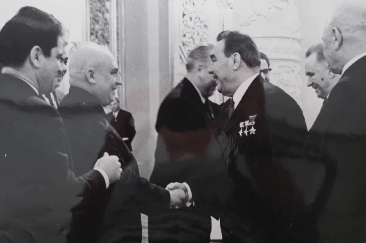    Андрей Кандрёнков и Леонид Брежнев в Кремле. 1970-е годы.