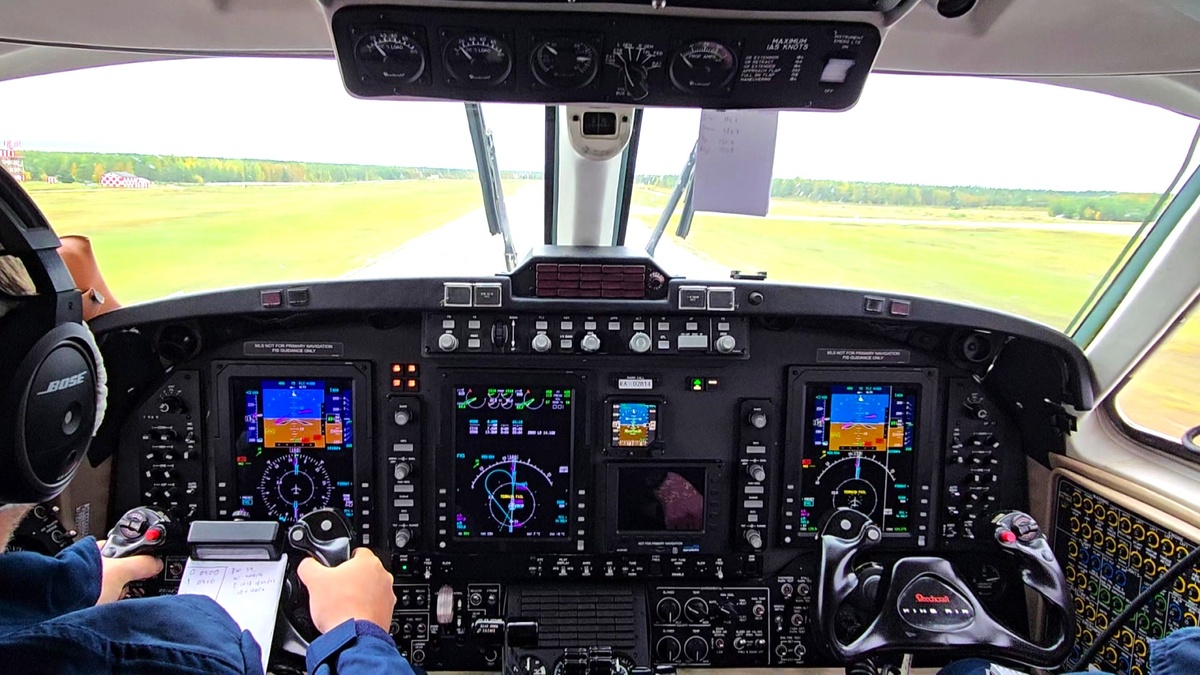    В аэропорту Белоярского установили инструментальную систему посадки для безопасности полётов