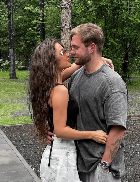    Ангелина и Влад вместе шесть лет, за это время пара не раз расставалась. Теперь у них есть общий сын