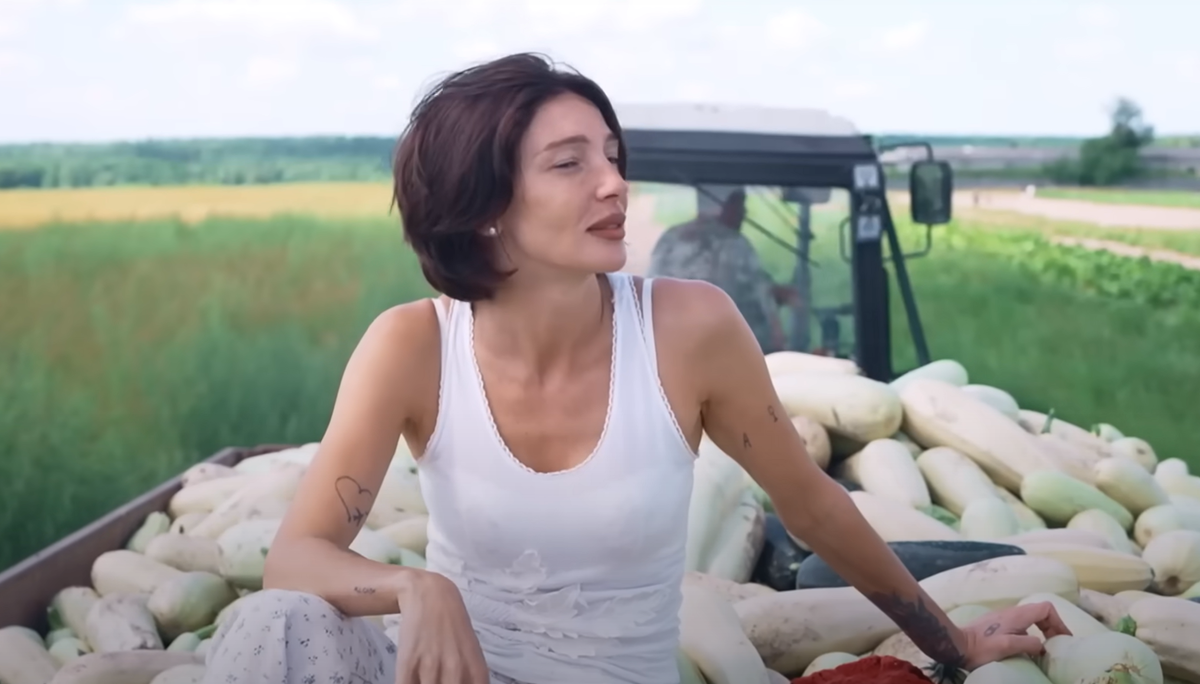 Скрин из шоу Ивлеевой "Чегеря"