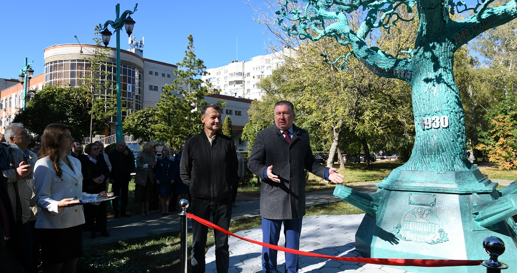 В ВГЛТУ открыли символическое Древо университета к 95-летнему юбилею