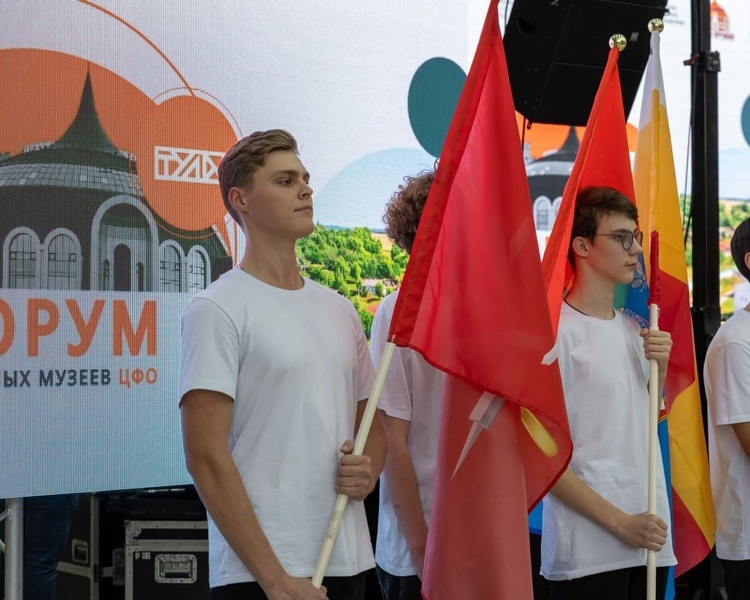     Куряне приняли участие в форуме школьных музеев ЦФО