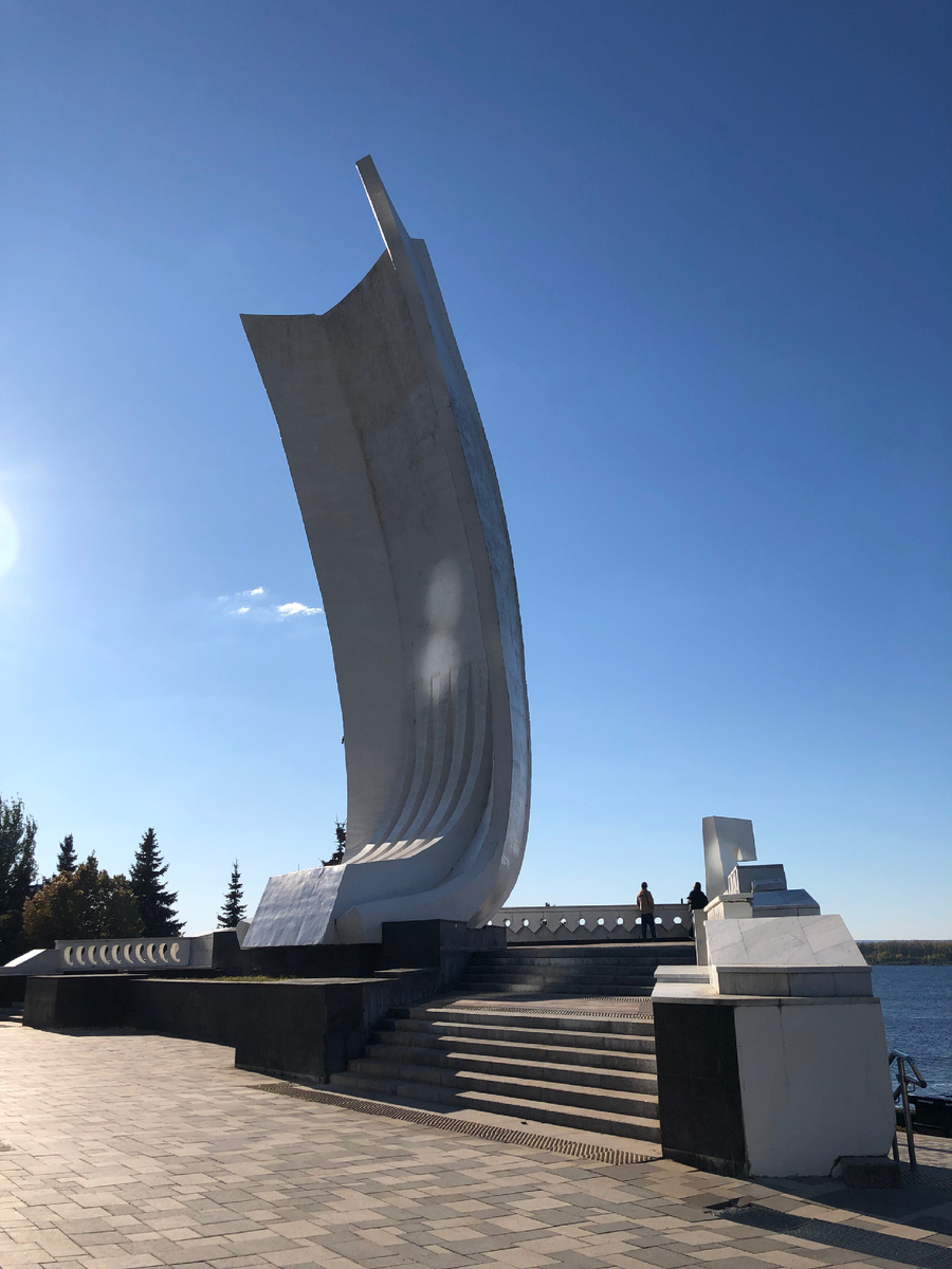 Стела Ладья. Самара. Фото автора.