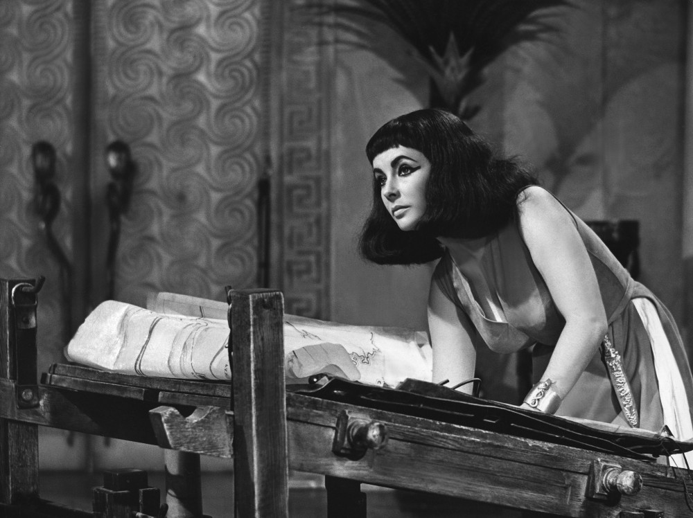 Элизабет Тейлор на съемках фильма "Клеопатра", 1962 год.