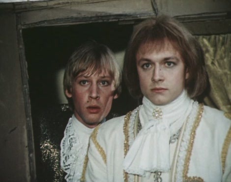 Странный момент в "Песне байстрюка" из "Гардемаринов"