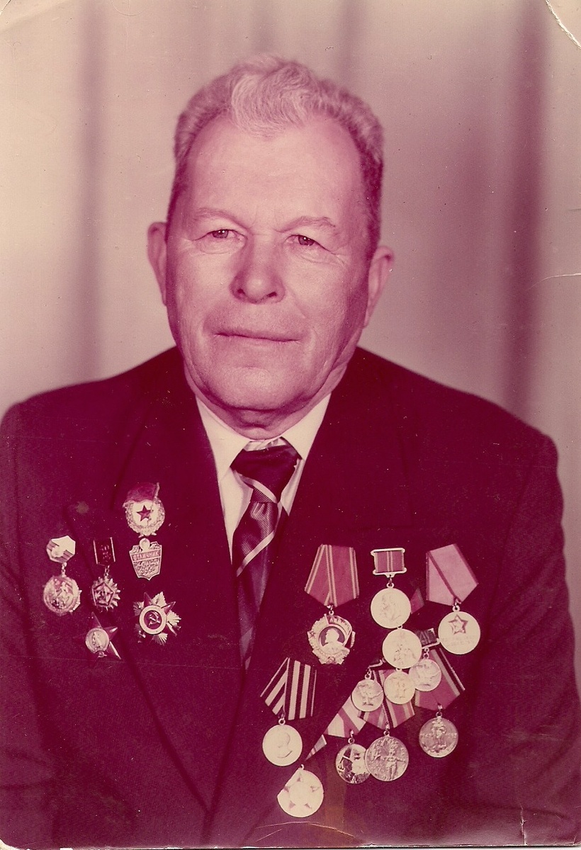 Тимофей Егорович Ноженко, гвардии старшина-панфиловец, кавалер орденов Ленина, Красной звезды, Отечественной войны второй степени, боевых медалей.