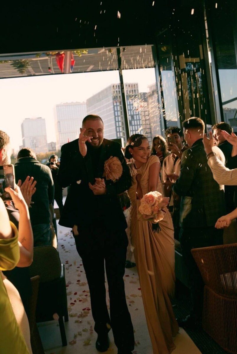    Севиль и TONI. Источник: t.me/seville_offi