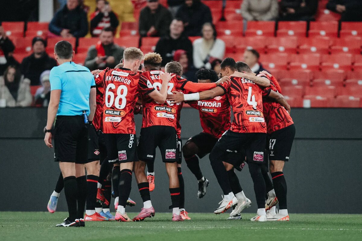 Спартаковцы радуются голу в матче с Пари НН. Фото ФК Спартак 