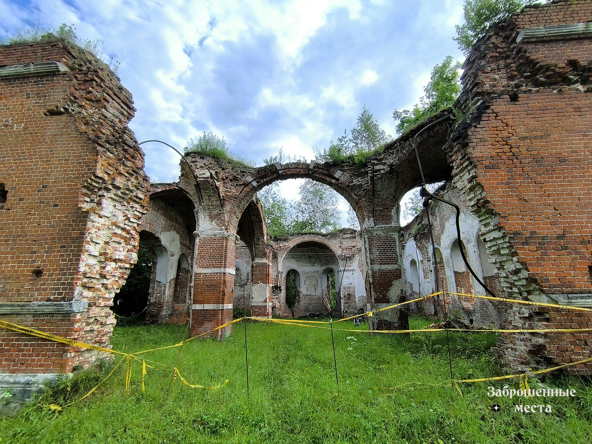 Церковь Рождества Христова в селе Березнецово. Фото автора 2025 год. 