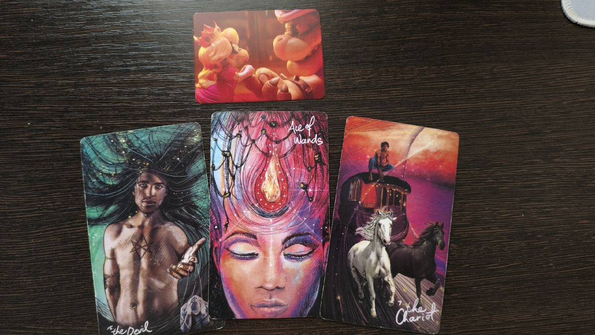 огненная женщина в первом варианте!