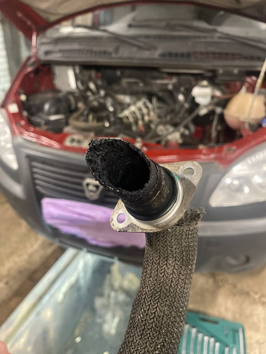 Загрязненный патрубок клапана EGR на ГАЗ Соболь ISF2.8