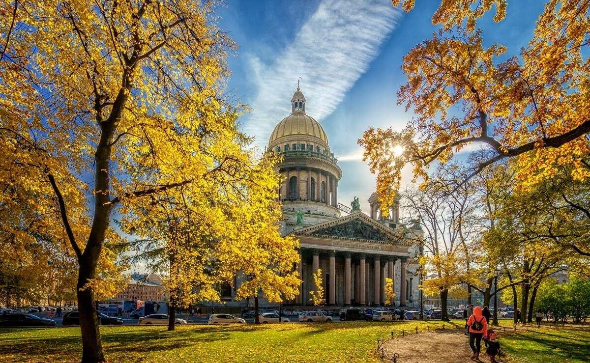 Источник: https://art-i.ru/attractions/dostoprimechatelnosti-sankt-peterburga-osenyu