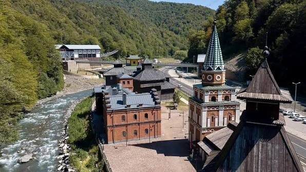 Источник: https://rosakhutor.ru/what-to-do/kulturno-etnograficheskiy-tsentr-moya-rossiya/