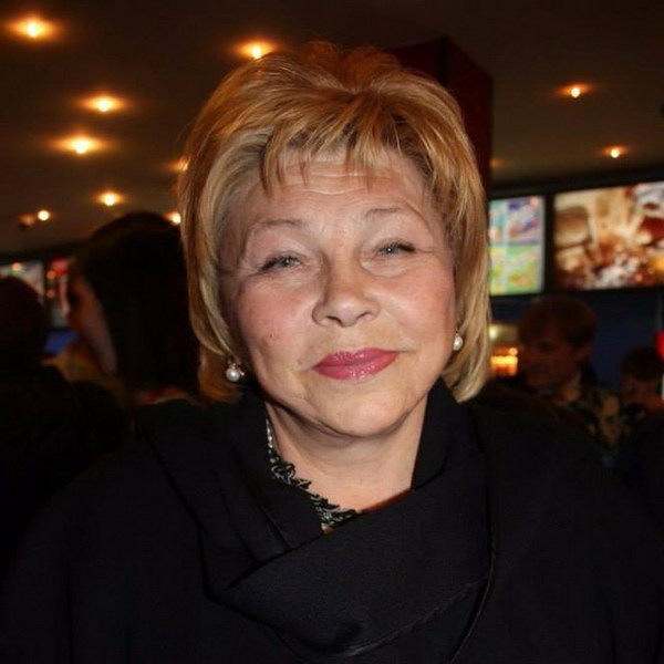     Елена Драпеко оценила роль плоской Земли в отказе Юрию Лозе в звании заслуженного артиста