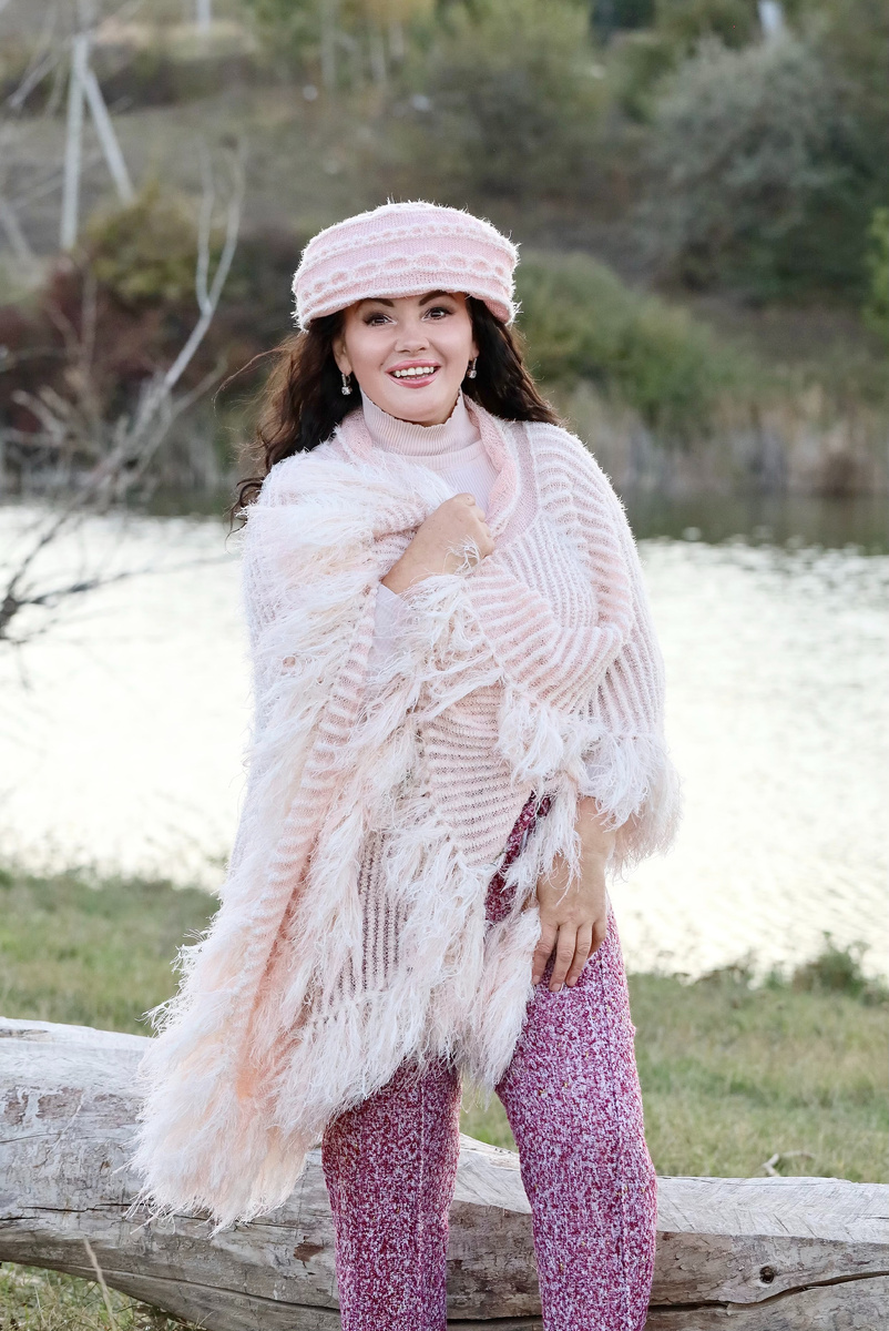 Комплект пончо и шляпка ФЛАМИНГО на однофонтурной вязальной машине (школа вязания и шитья Lorraine Woolheart ®2014) (ИП Берлизова Лариса.А.)