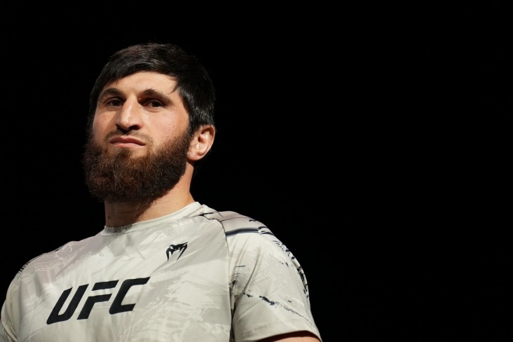 Чемпион UFC в полутяжёлом весе (до 93 кг) россиянин Магомед Анкалаев прокомментировал заявление члена Зала славы соотечественника Хабиба Нурмагомедова, ранее назвавшего его одним из лучших бойцов в истории России.

«Я бы так не сказал, что я один из лучших. Я завоевал пояс чемпиона UFC, Хабиб понимает, насколько это тяжело, через что нужно проходить, чтобы добраться до титула и удержать его. Поэтому я ценю его слова, спасибо ему огромное, что оценил меня так», — сказал Анкалаев в интервью YouTube-каналу «Колос об MMA».