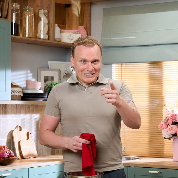     Сергей Сафронов рассказал Анфисе Чеховой о скандальном расставании с женой