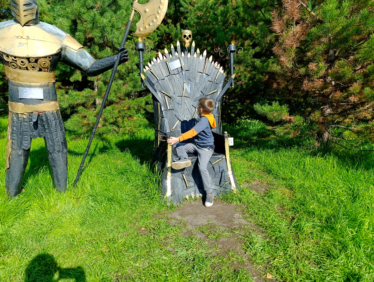 Вадюха: наконец-то я себе нормальный стул нашёл!