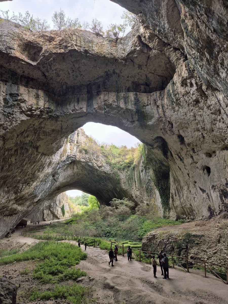 Деветашка пещера.