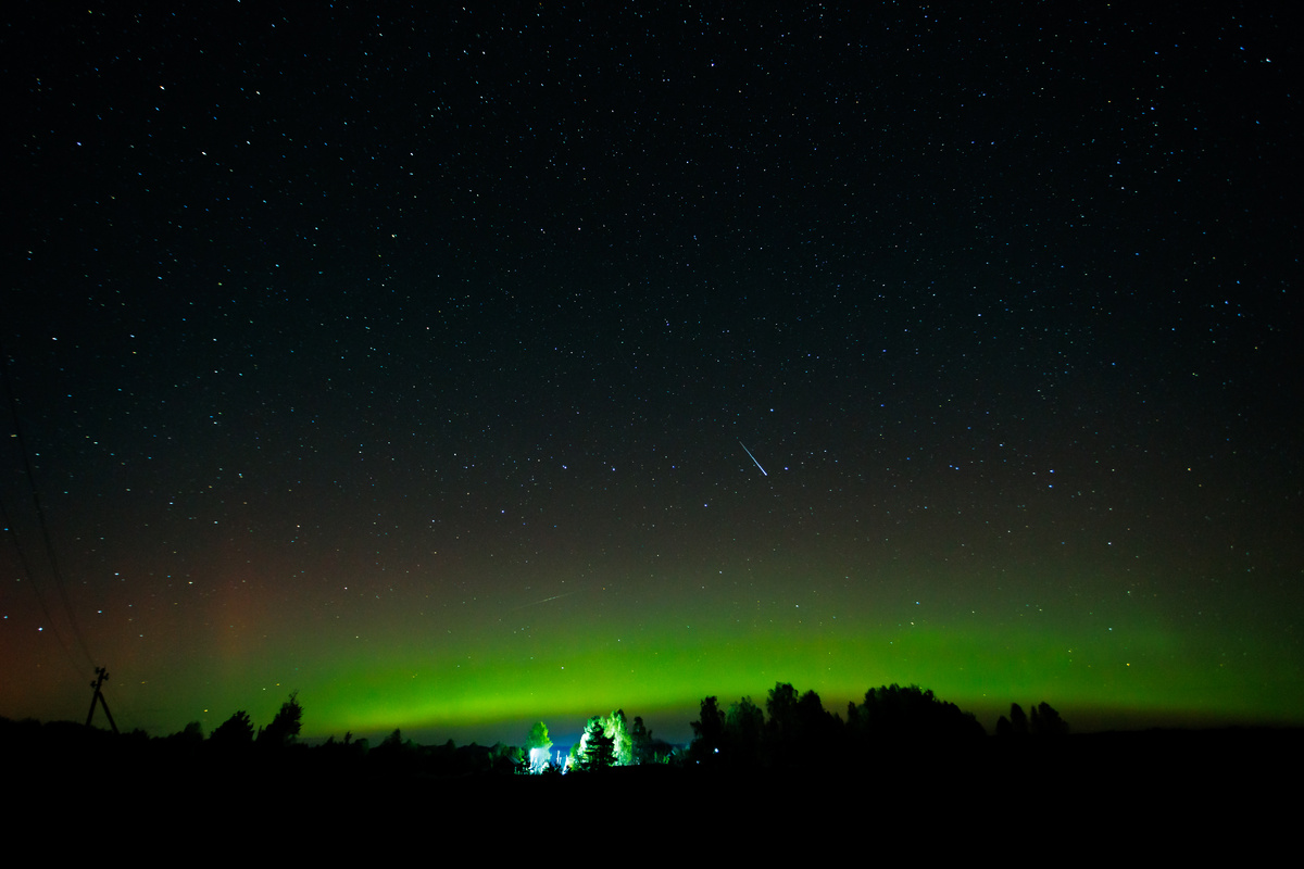 Даже метеор попал в кадр!