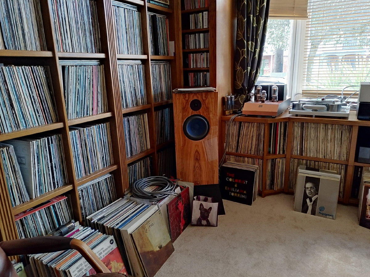 Многотысячная коллекция записей Питера Квортрупа включает в себя классическую оркестровую музыку, голландскую нойз-электронику, финский симфонический хэви-метал и американскую calypso 50-х. 